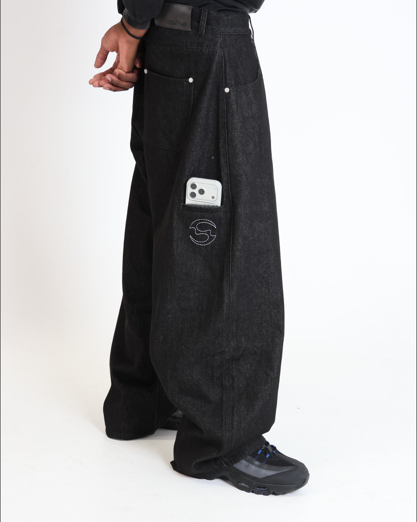 MOTION DENIM (BLACK)