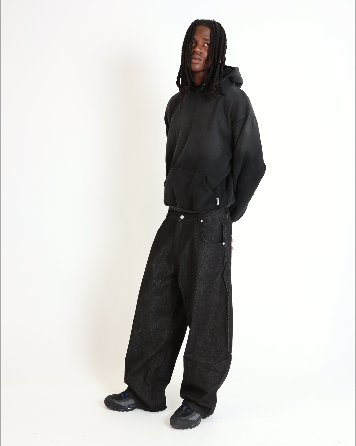 MOTION DENIM (BLACK)