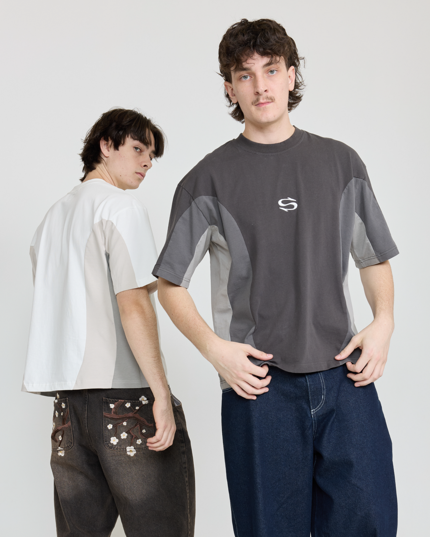 BLACK GRADIENT TEE