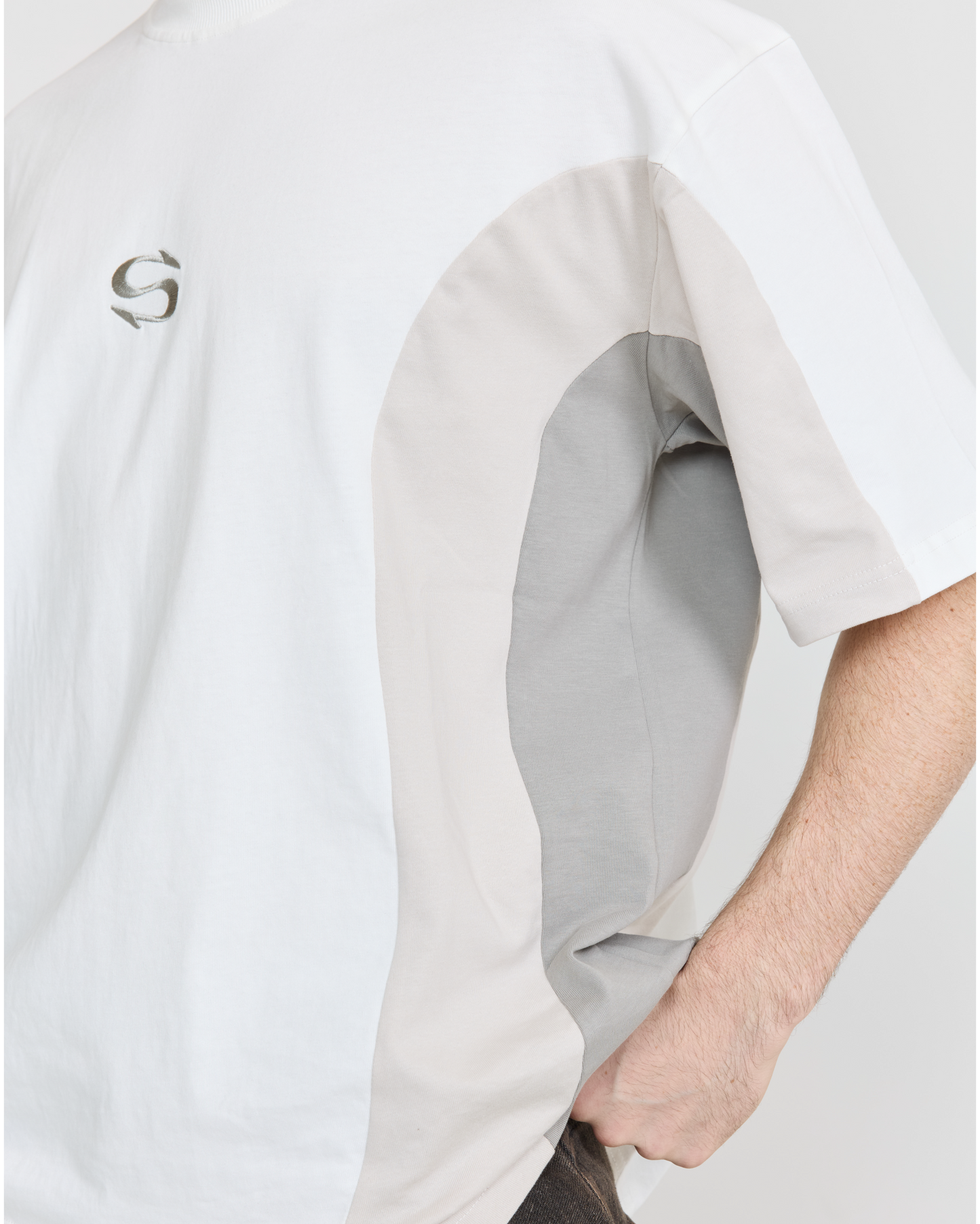 WHITE GRADIENT TEE